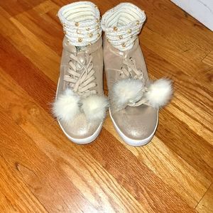 Pearlgold sneaker with matching socks